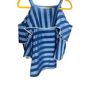 INC Chambray off the shoulder pretty summer lightweight top. Size tag missing